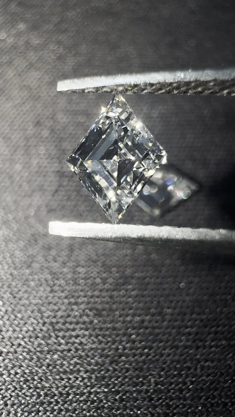 菱形切工 — 摄于 Anand Exports